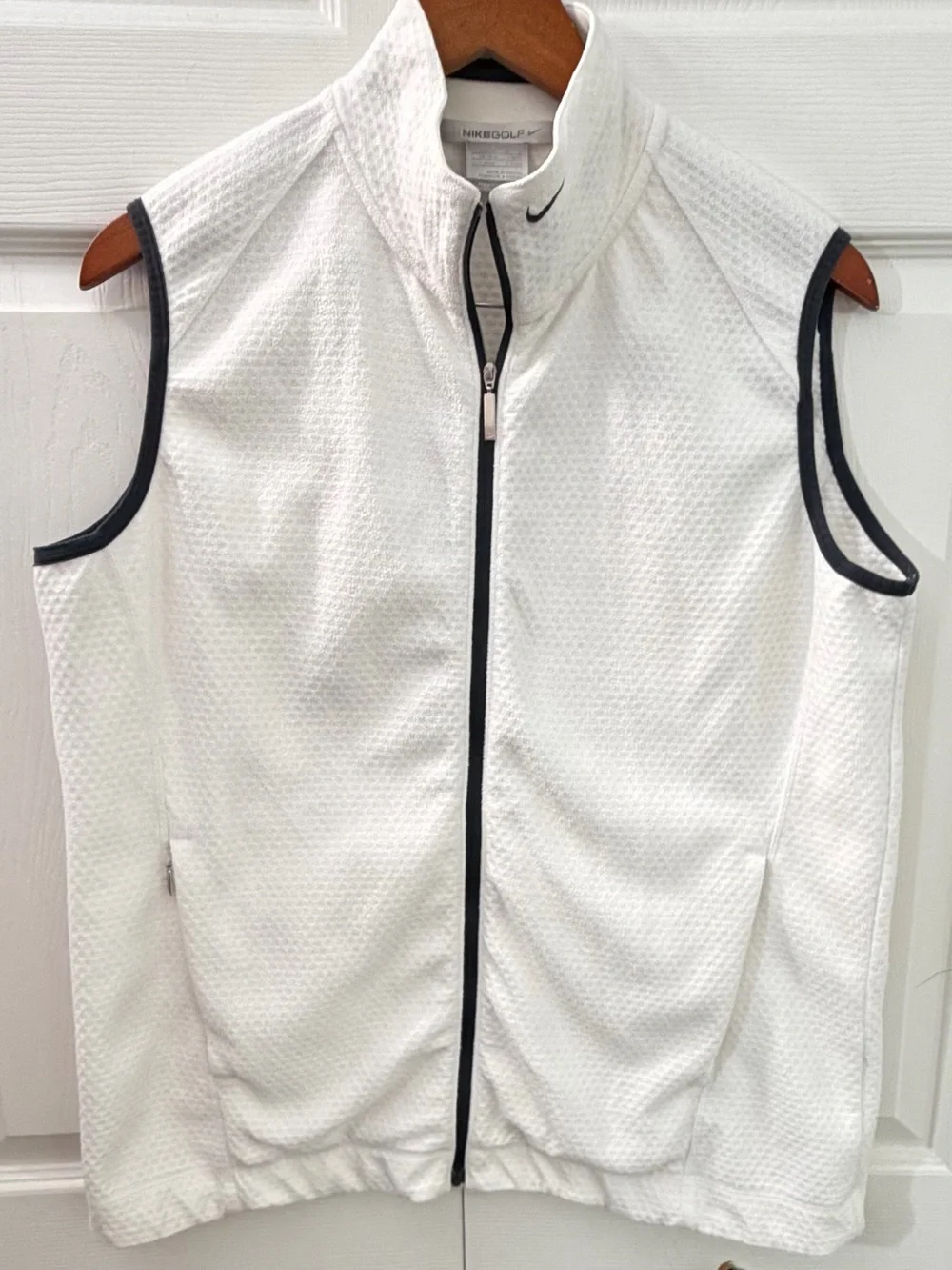 Nike Golf Women’s White Textured Full Zip Sleeveless Performance Vest Black Trim